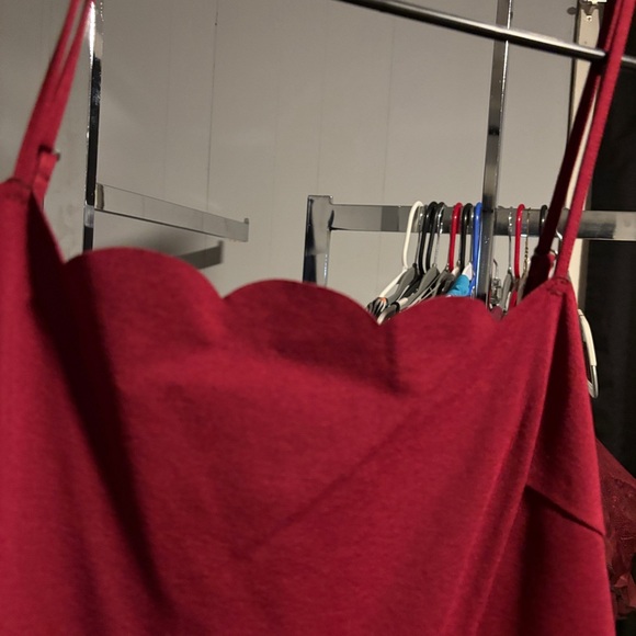 Pretty deep red mini dress - Picture 3 of 4